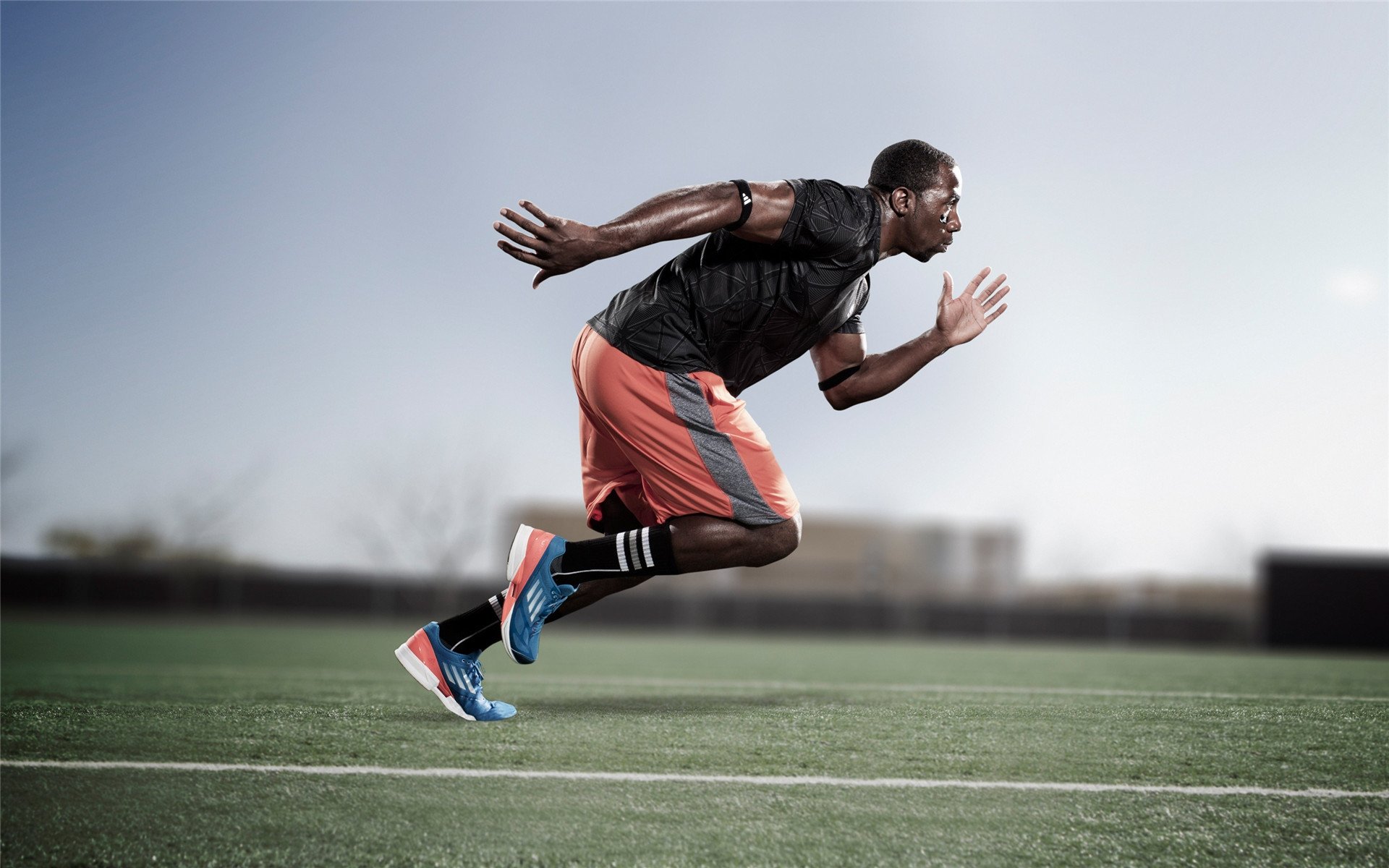 字母哥用实力证明自己，深圳队连续得分压制辽宁队