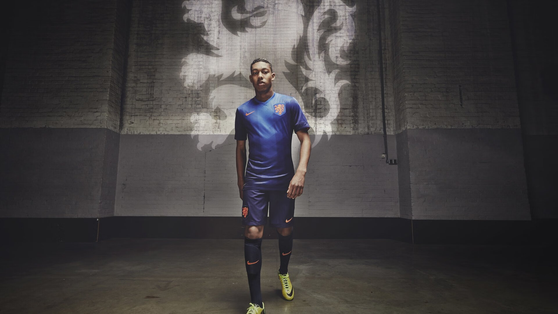 萨拉赫生涯之夜与芬兰单节风暴，当个人传奇与团队奇迹同夜闪耀