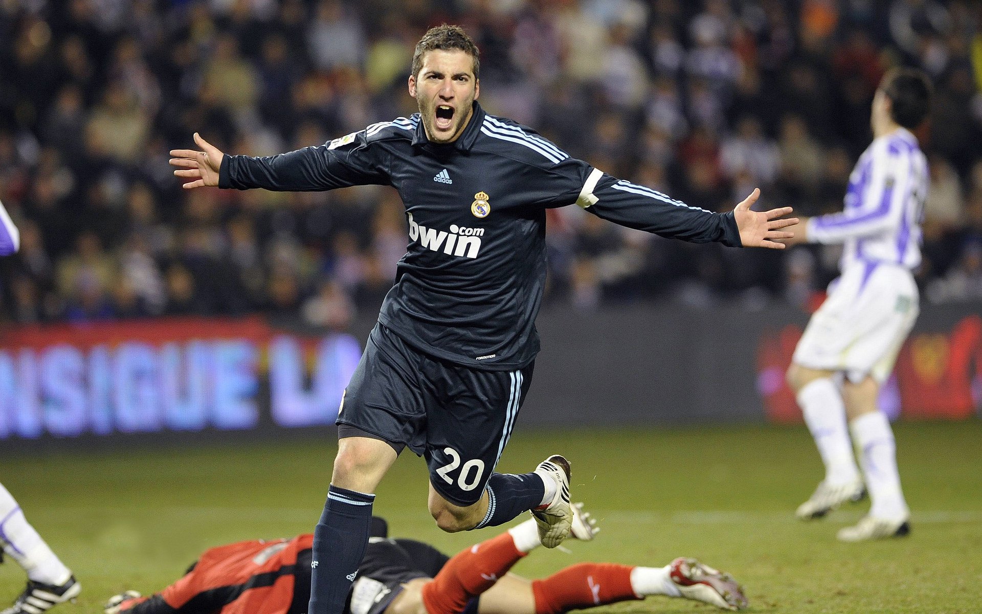 南粤德比新看点，英格拉姆如何用防守重塑比赛格局