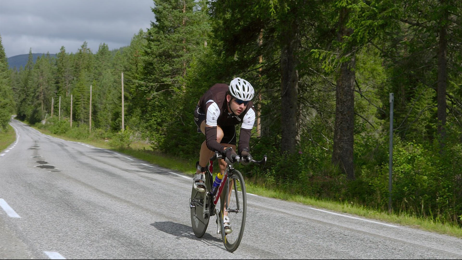 76人狂胜雄鹿背后，欧文如何成为扭转乾坤的关键先生